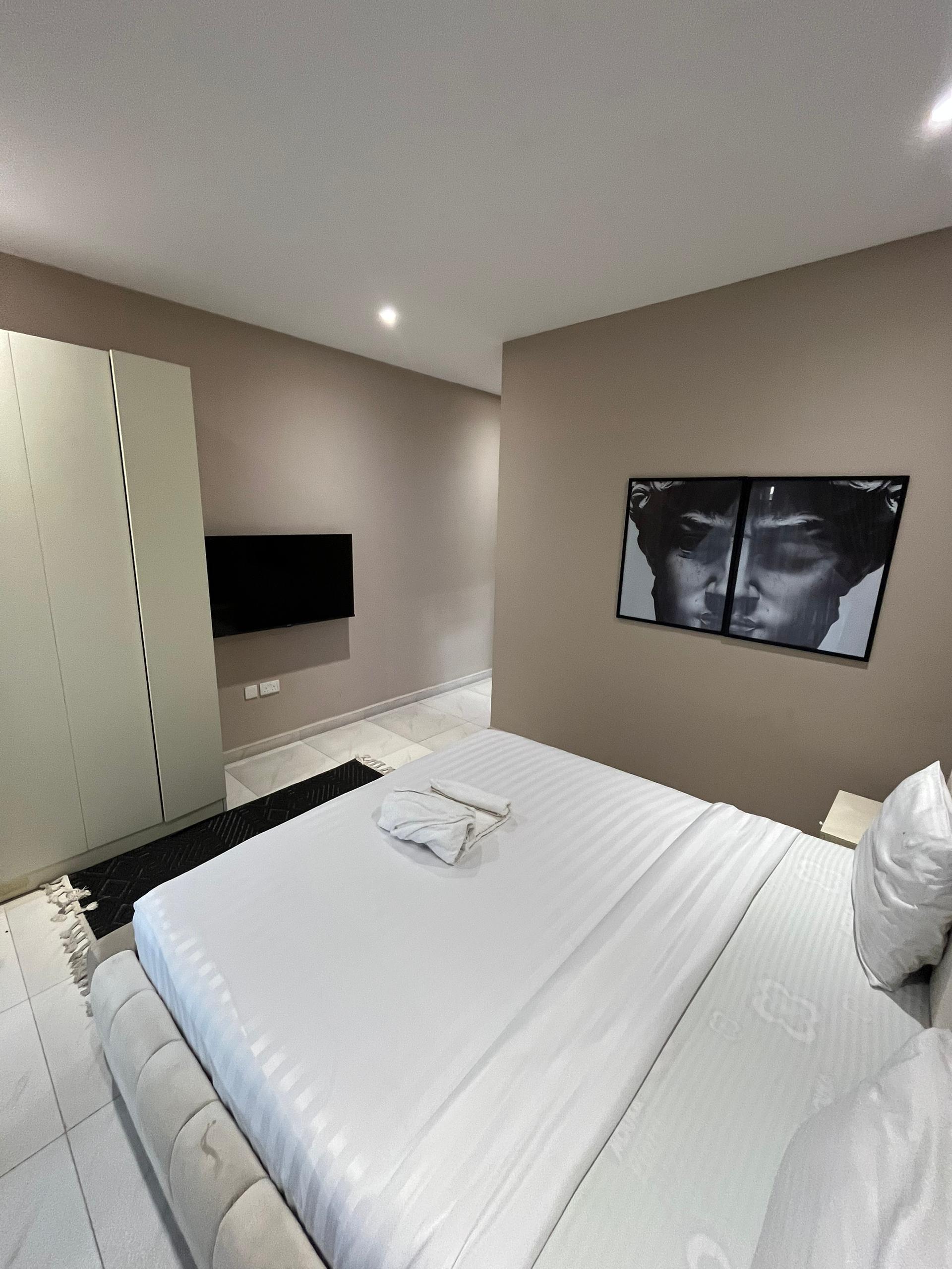 Exquisitely furnished 1 bedroom apartment